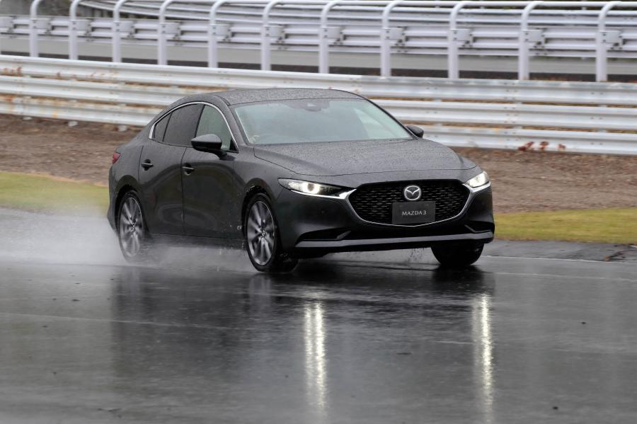  Mazda3 Skyactiv-D AWD Sedan (BP) 2019 года  (JP) (фото 2 из 5)